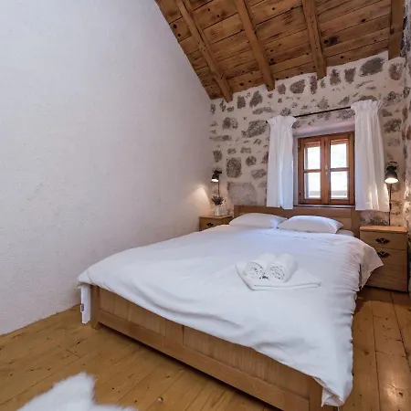 Cozy With Garden In Starigrad Paklenica