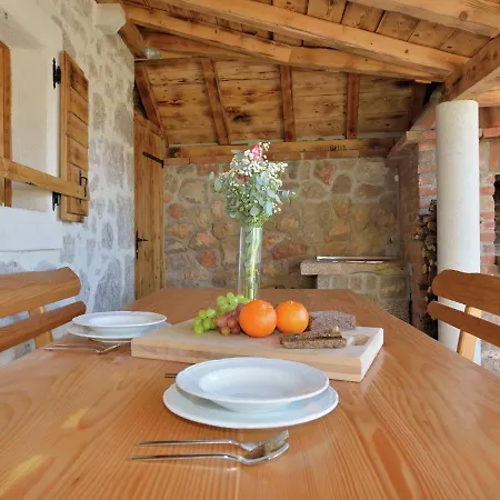 Cozy With Garden In Starigrad Paklenica